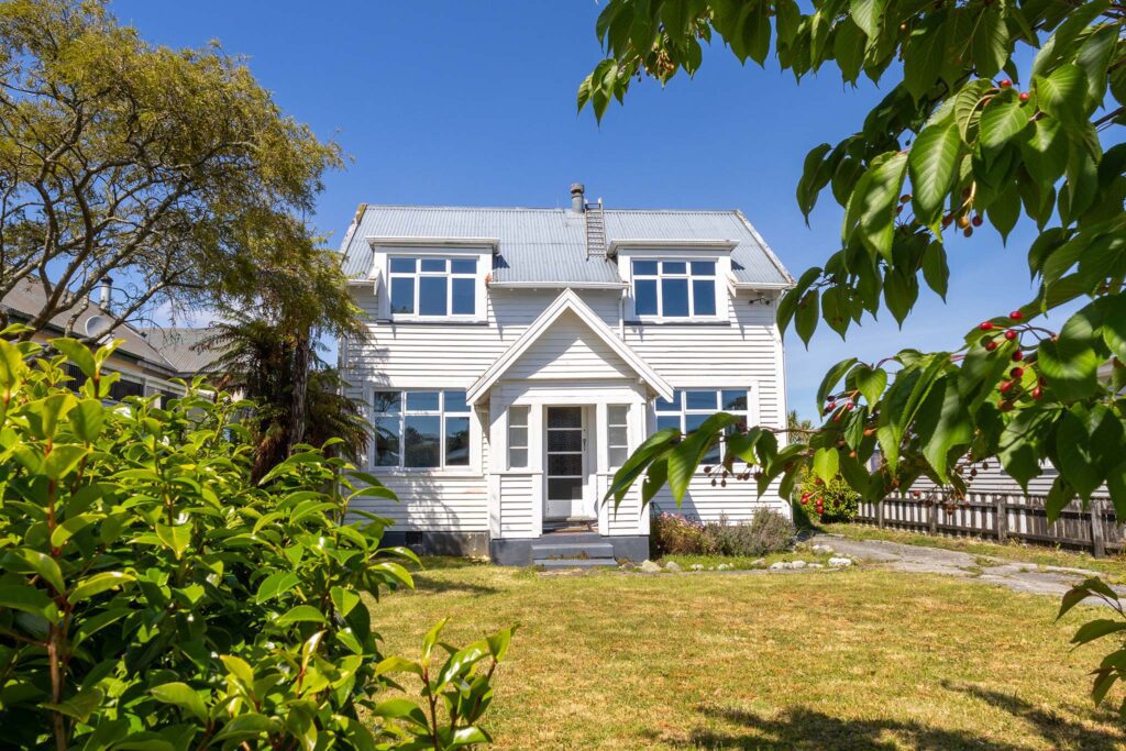 215-HS-Ext-(New) Character Kiwi Villa